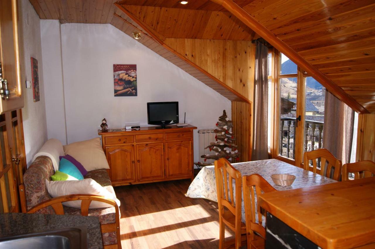 Apartaments Pont Romanic Espot Exterior photo