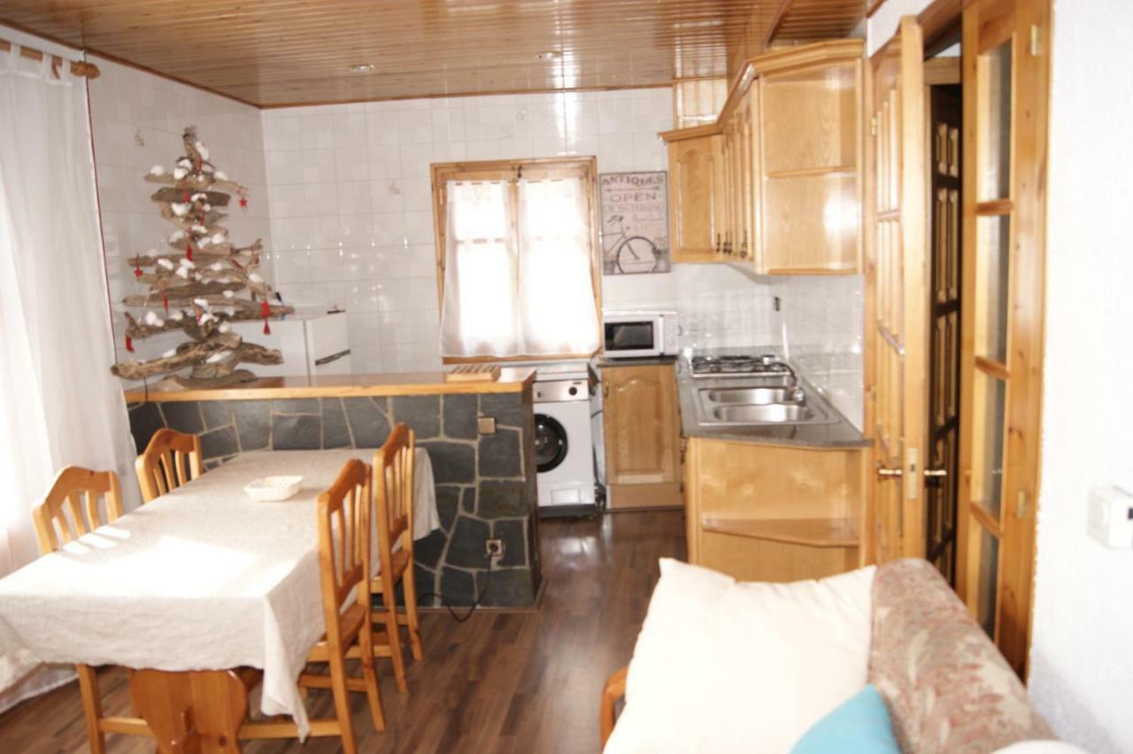 Apartaments Pont Romanic Espot Exterior photo