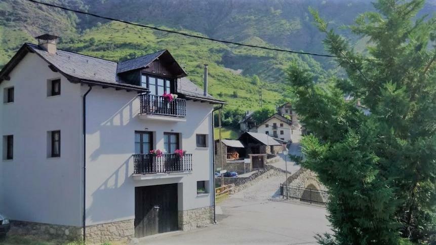 Apartaments Pont Romanic Espot Exterior photo