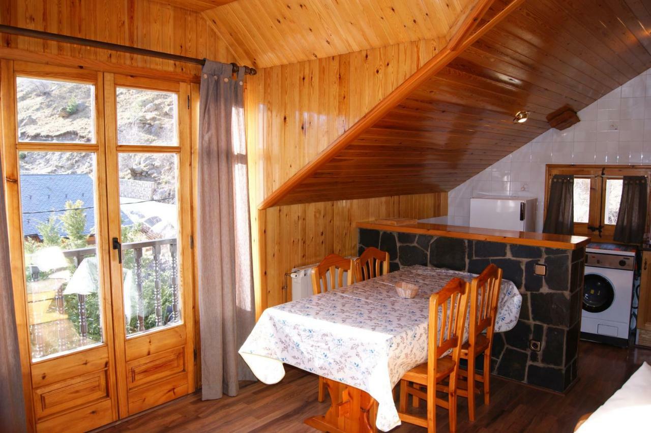 Apartaments Pont Romanic Espot Exterior photo