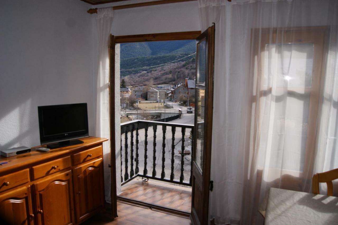 Apartaments Pont Romanic Espot Exterior photo